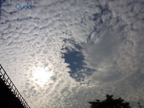 Altocumulus stratiformis cavum (Fallstreak hole)